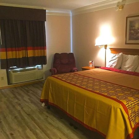 Americas Best Value Inn & Suites Thief River Falls Exteriör bild