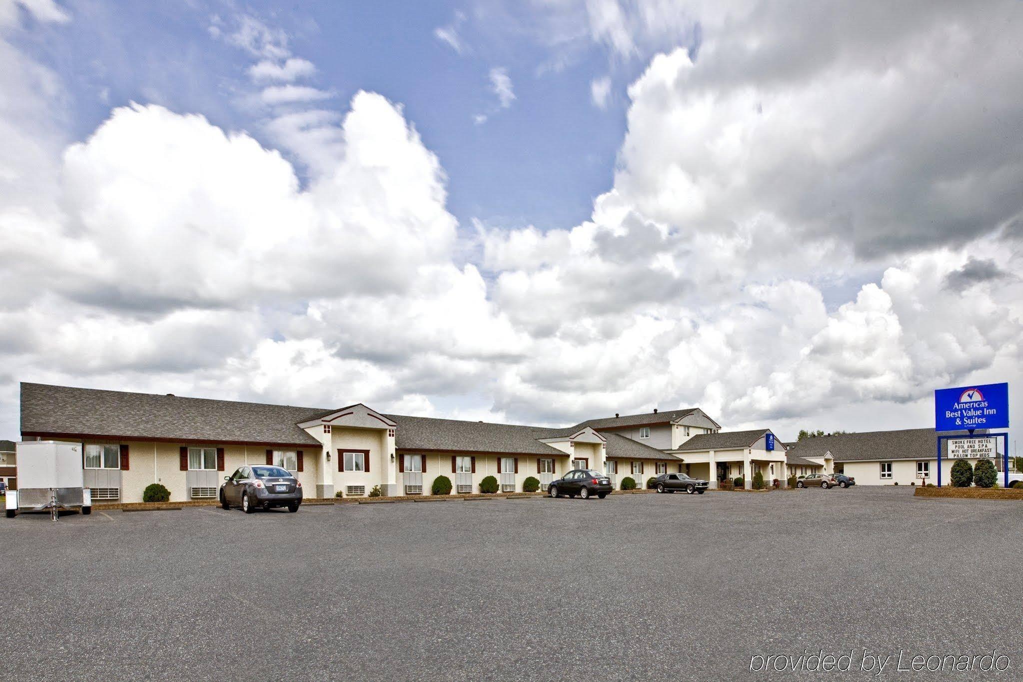 Americas Best Value Inn & Suites Thief River Falls Exteriör bild