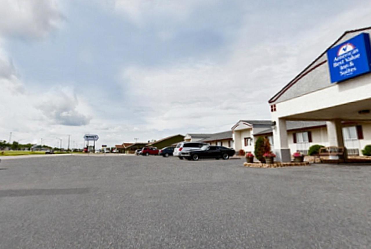 Americas Best Value Inn & Suites Thief River Falls Exteriör bild