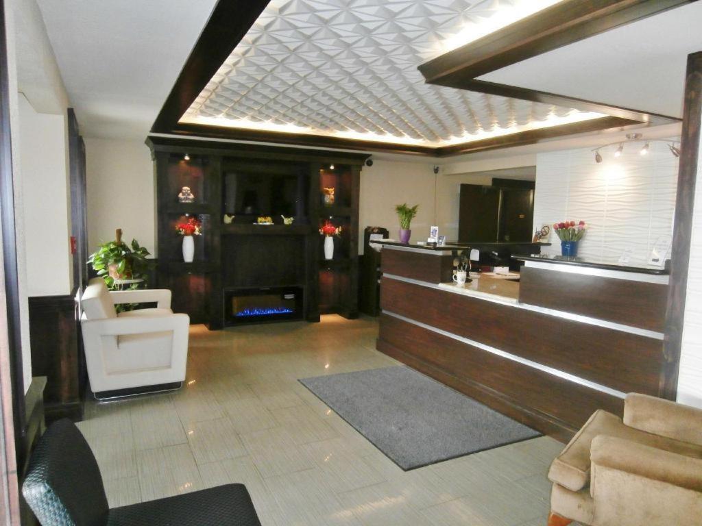 Americas Best Value Inn & Suites Thief River Falls Exteriör bild