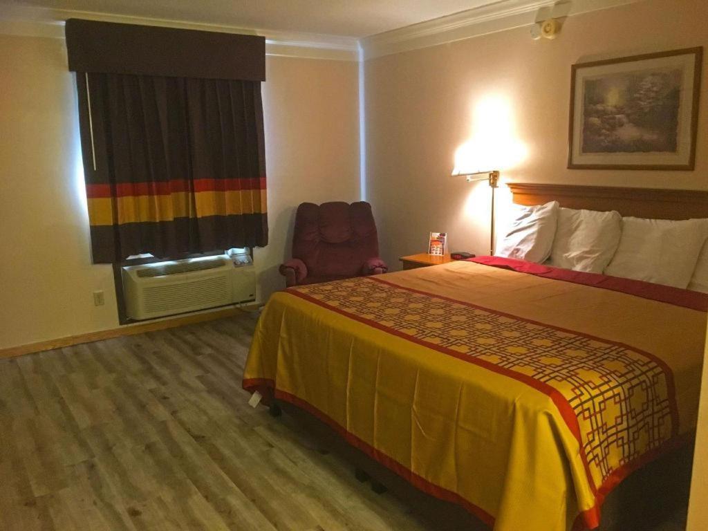 Americas Best Value Inn & Suites Thief River Falls Exteriör bild