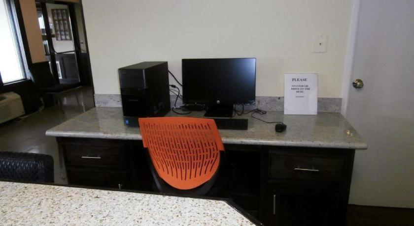 Americas Best Value Inn & Suites Thief River Falls Exteriör bild
