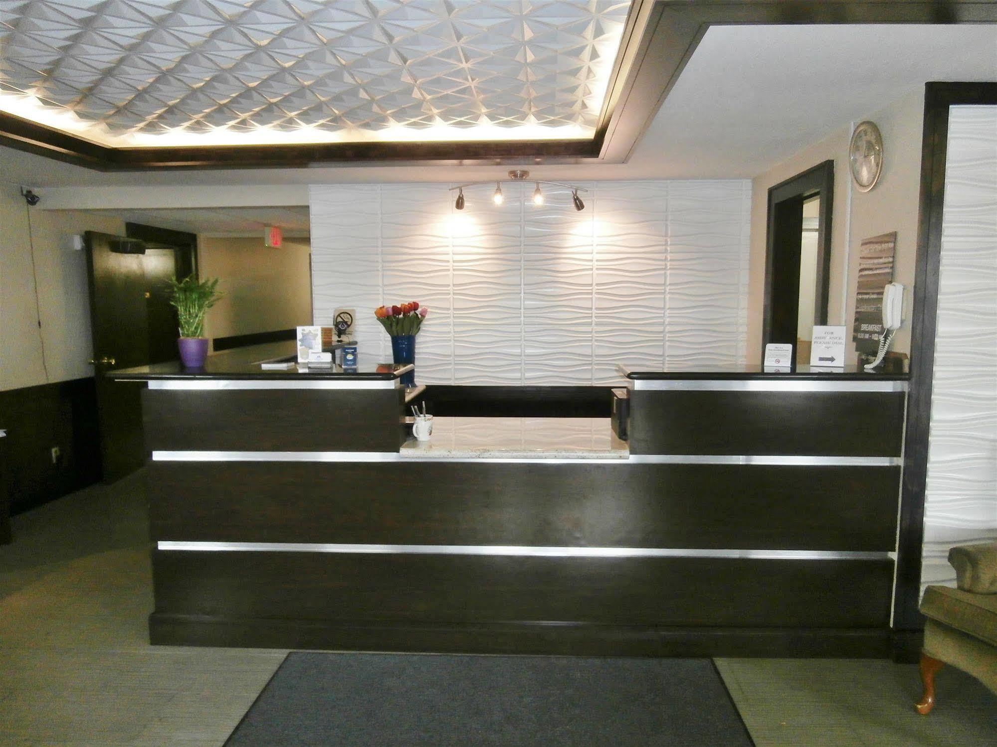 Americas Best Value Inn & Suites Thief River Falls Exteriör bild
